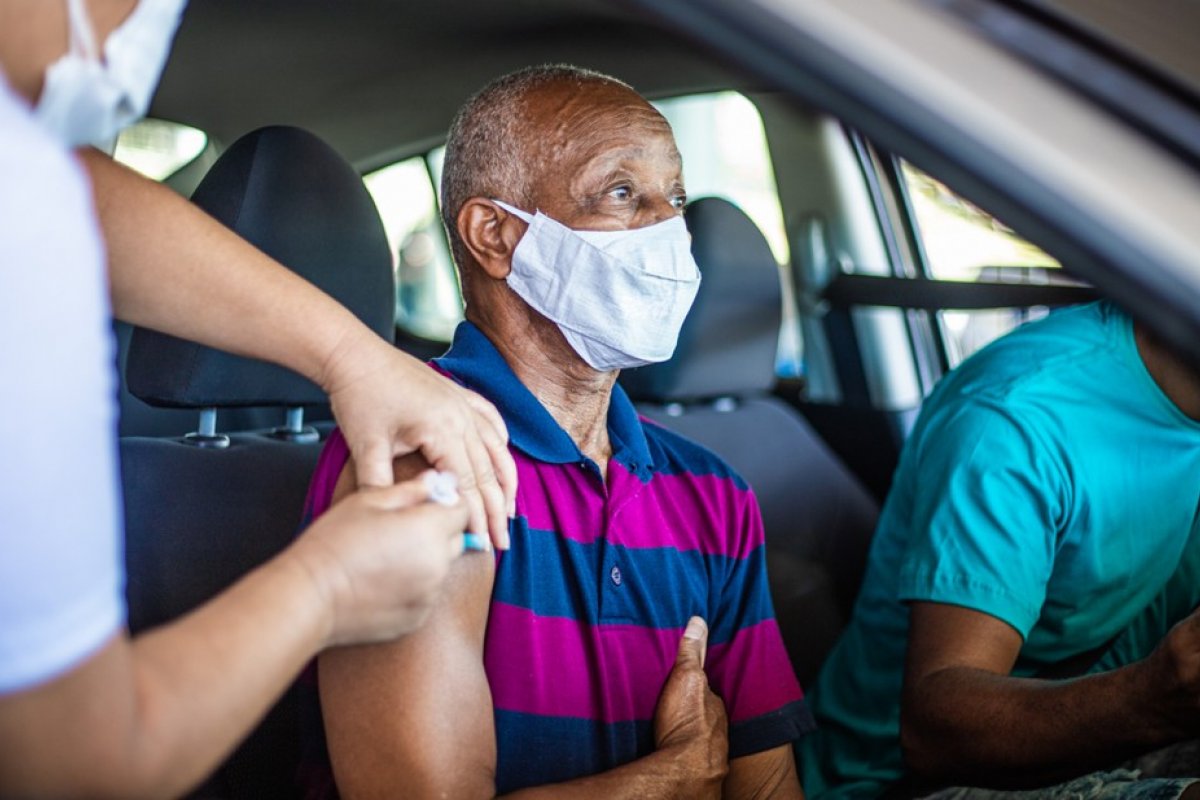 Vacinados com primeira dose contra Covid-19 no Brasil passam de 23%