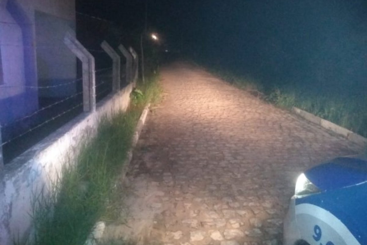 PM fecha estabelecimentos que descumpriam toque de recolher em Feira de Santana