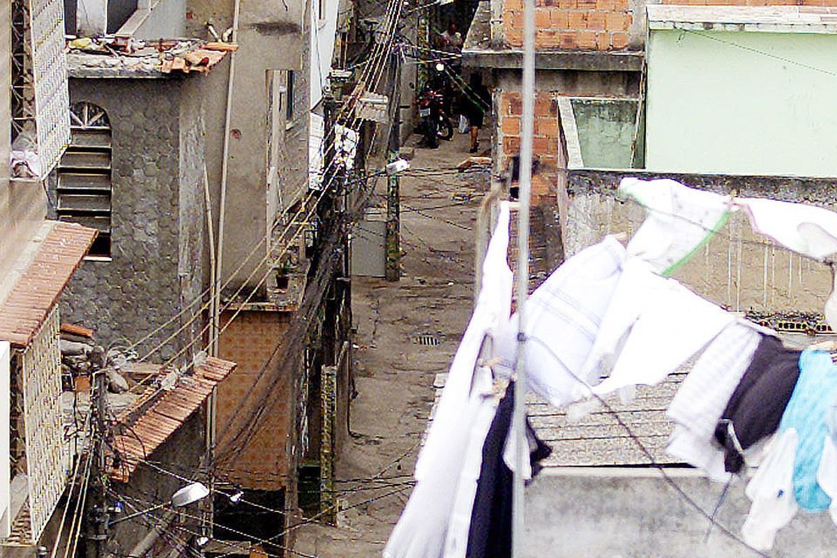 Moradores do Jacarezinho relatam 'clima tenso' um mês após operação deixou 28 mortos
