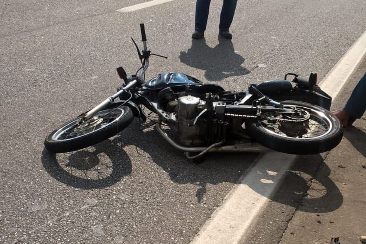 Motorista atropela motociclista e foge sem prestar socorro na noite desta sexta-feira (4) em Goiás