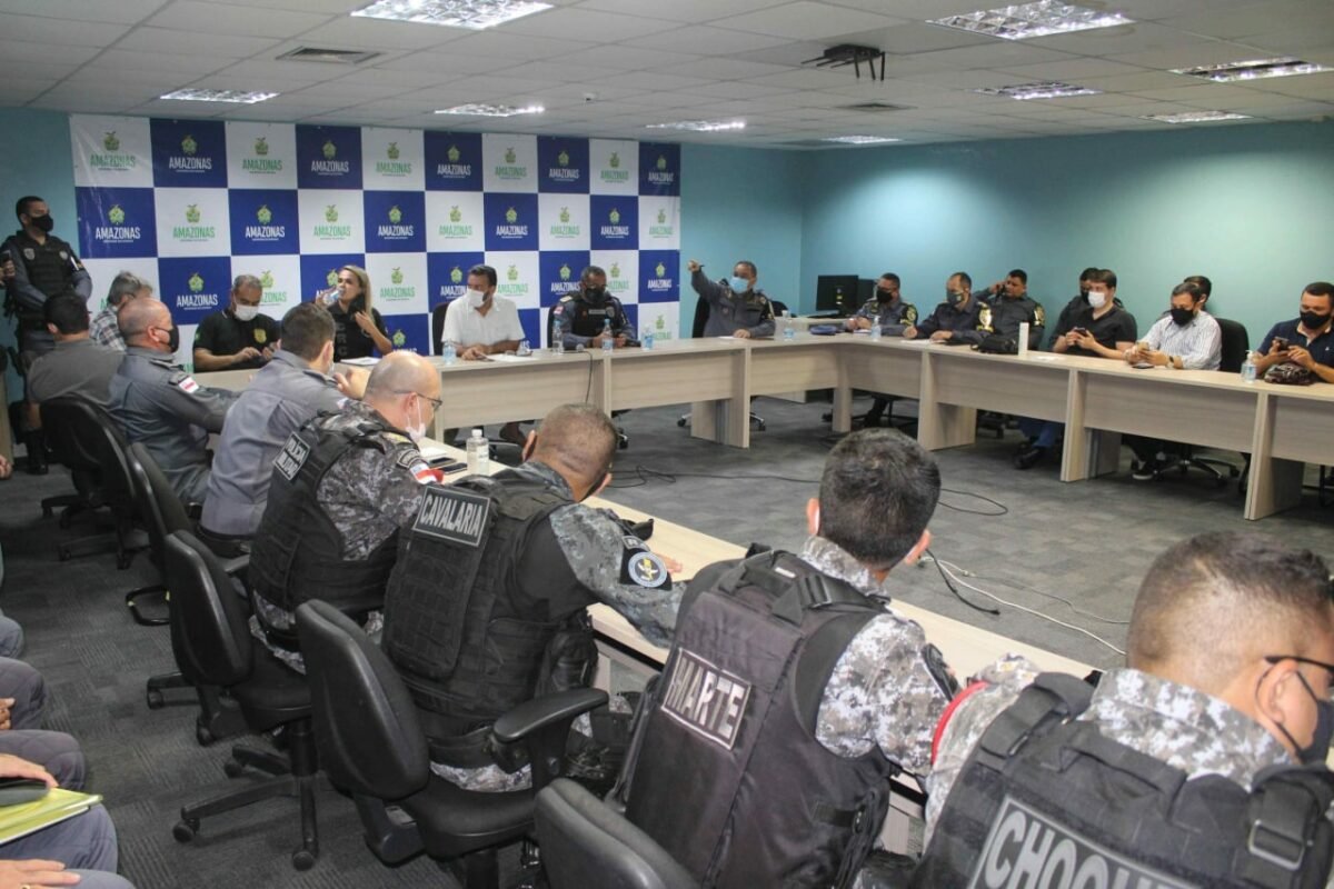 Governador do Amazonas anuncia negociações para conter onda de ataques em Manaus