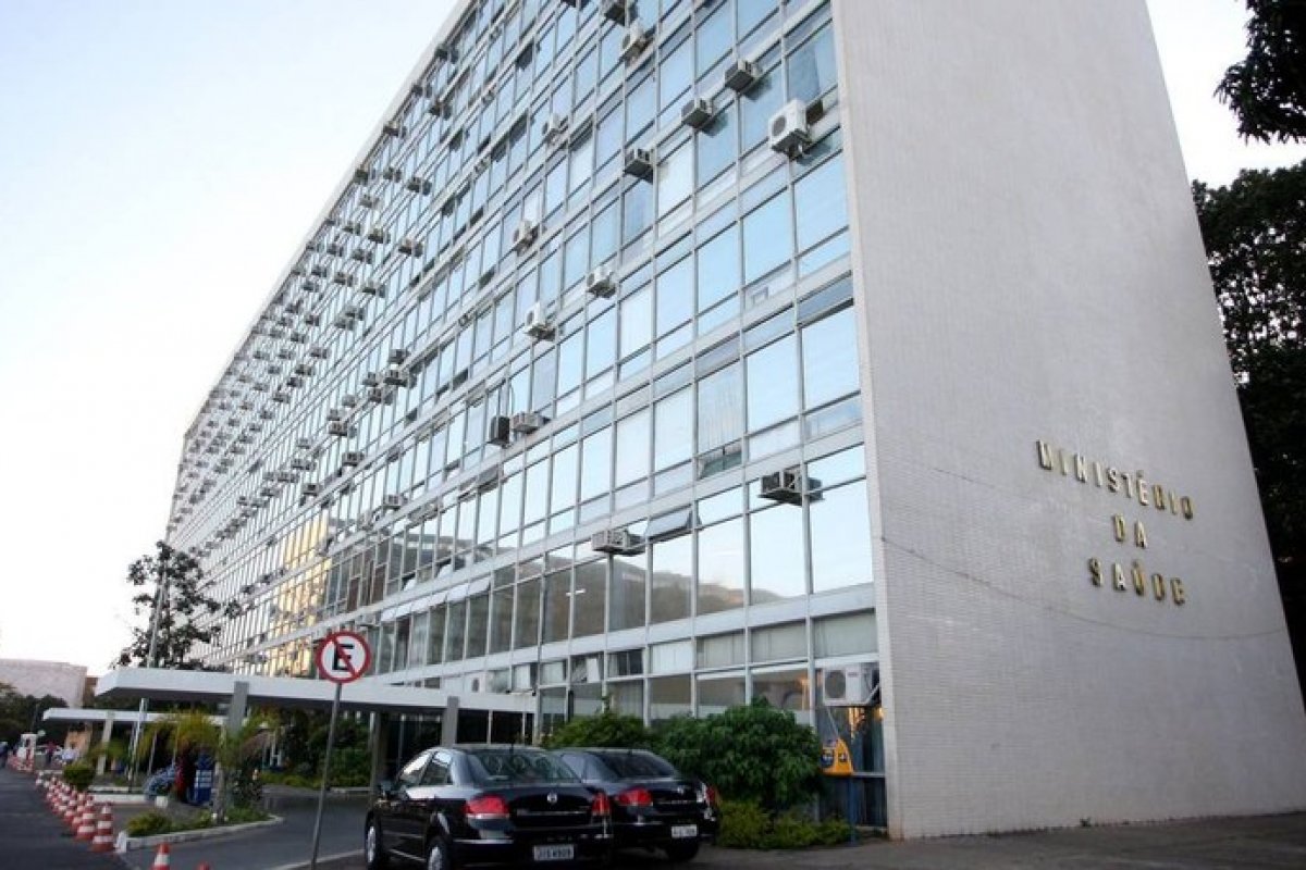 Governo promove troca entre servidores de cargos estratégicos no Ministério da Saúde