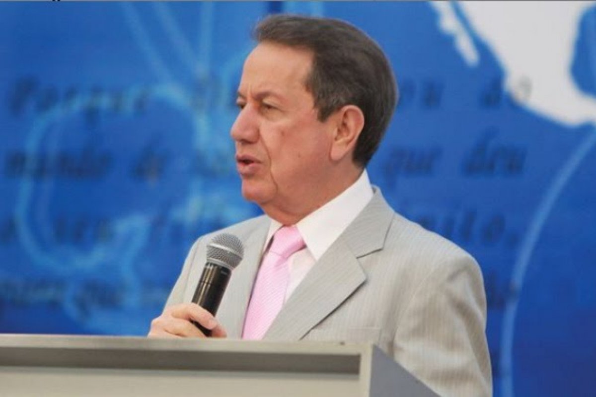 Equipe de R.R Soares nega que ele tenha sido entubado