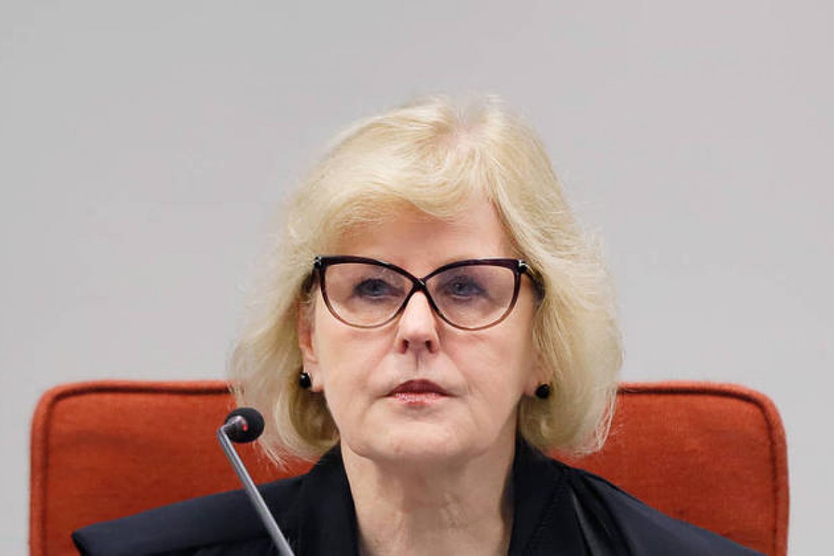 Ministra Rosa Weber solicita que PGR avalie se Bolsonaro cometeu genocídio