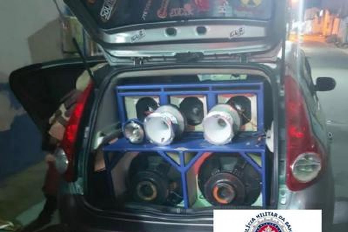 Polícia encerra festa clandestina com 200 pessoas na Bahia