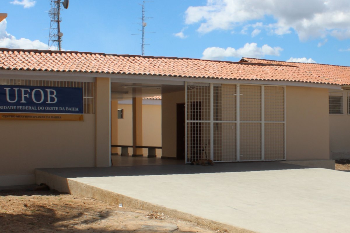 Ufob abre vagas para professores substitutos