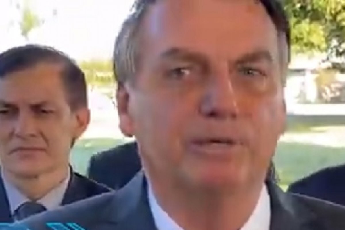 Vídeo: "Segundo o TCU, 50% das mortes por covid em 2020 são questionáveis" diz Bolsonaro