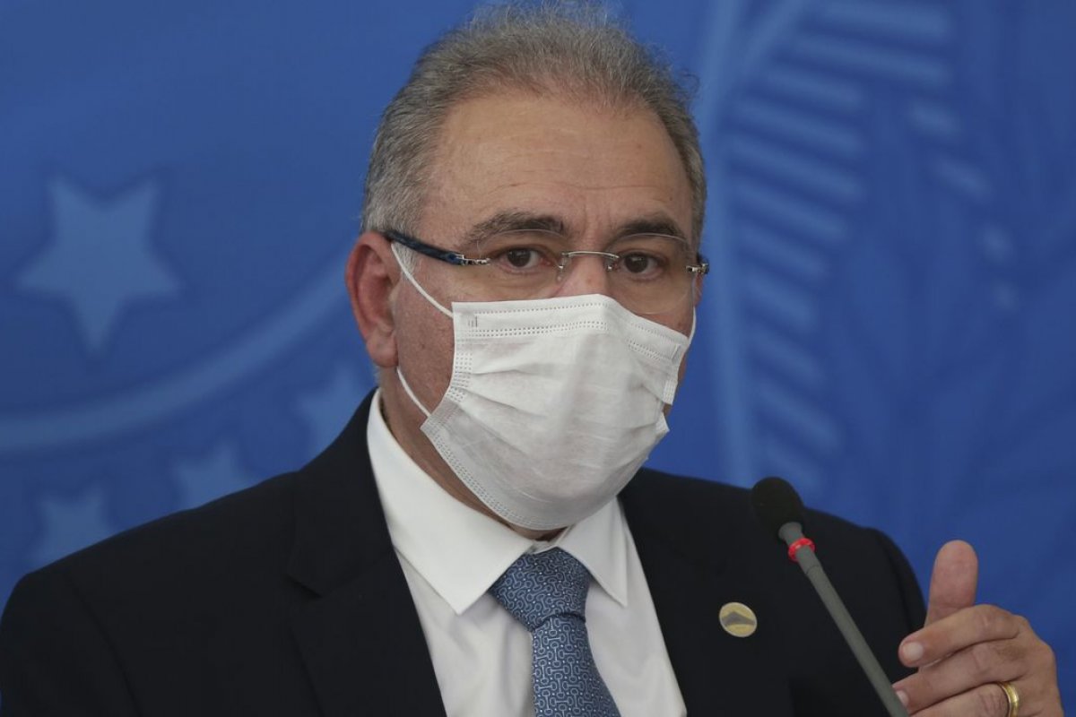 Queiroga diz que governo negocia compra de 100 milhões de doses da Moderna