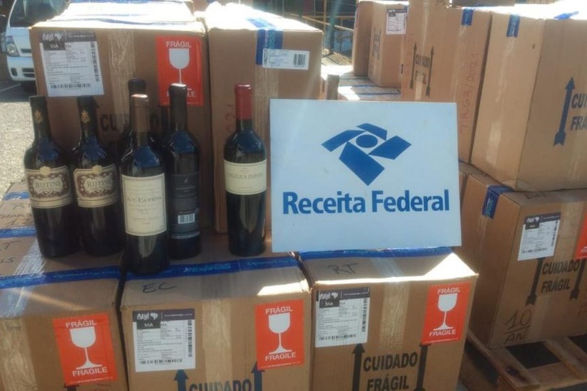 Mais de 600 garrafas de vinhos da Argentina são apreendidas em transportadora de Salvador