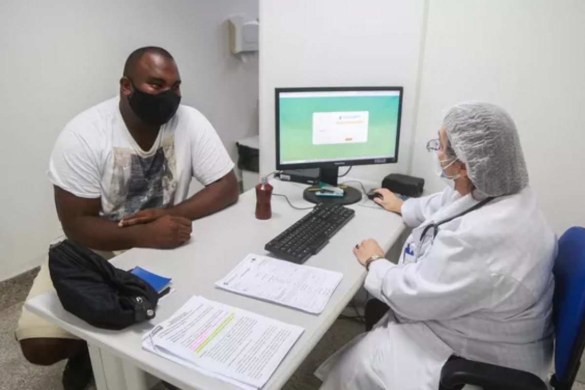 Pessoas com doenças neurológicas e inflamatórias são incluídas na vacinação contra Covid-19