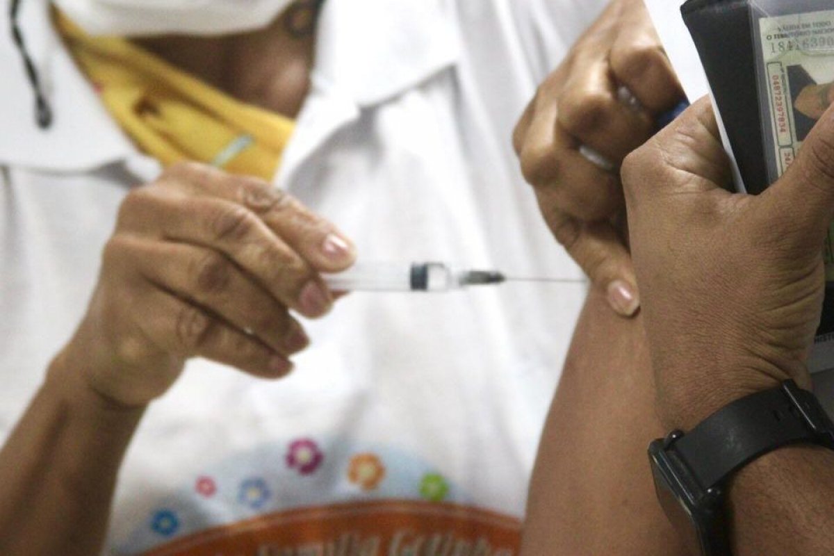 Salvador: vacinação será exclusiva para pessoas a partir de 53 anos nesta terça (8)