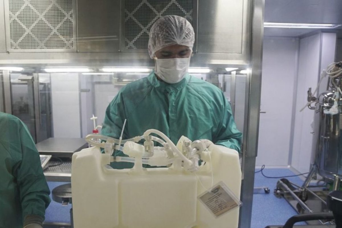 Fiocruz antecipa chegada de IFA e minimiza paralisação da fábrica de vacinas