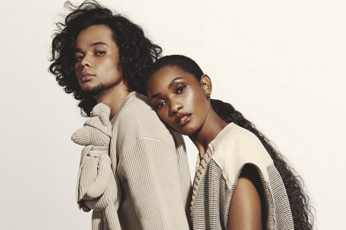 Lindos! Erika Januza e Juan Nakamura estão na capa da revista Glamour