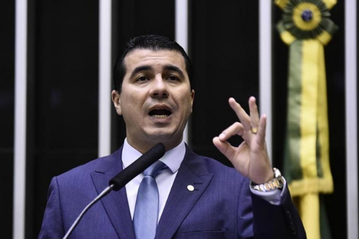 Deputado do DEM é acusado de calunia, venda de franquias fictícias e outros golpes no Brasil e EUA