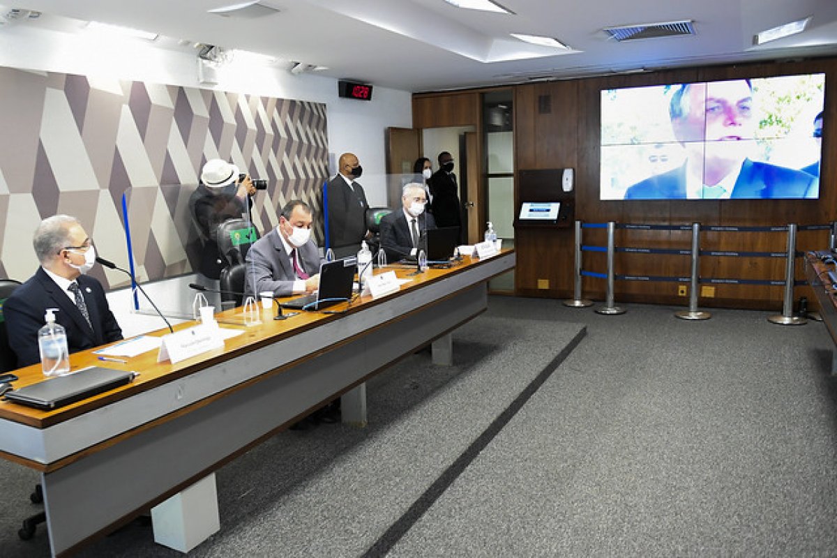 Queiroga afirma em CPI que a decisão de não nomear Luana Araújo foi dele