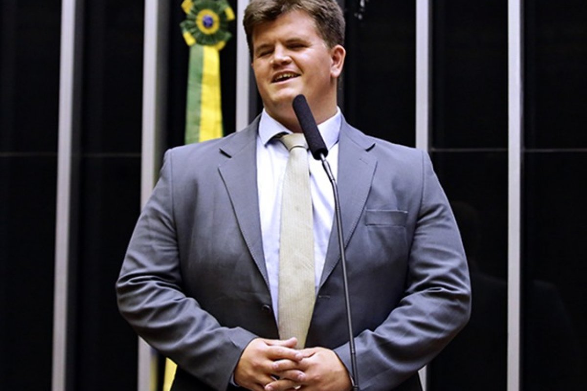 Após ser punido por infidelidade partidária, Felipe Rigoni comenta: 'Seria mais corajoso o PSB ter nos expulsado'