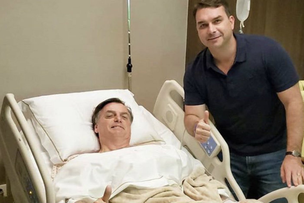 Boletim médico: Bolsonaro não tem dor ou febre e faz fisioterapia