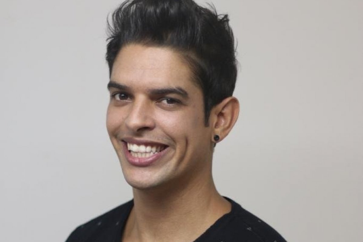 Cantor Vitêra lança novo clipe neste sábado (12)