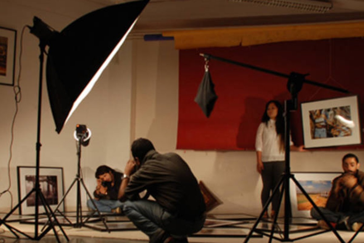 Palestra e curso de Iluminação fotográfica é ministrado na UFBA