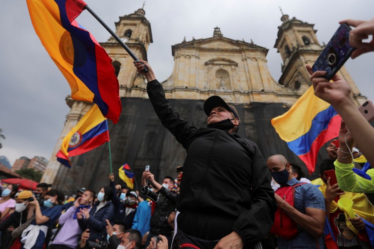 Relatório acusa polícia da Colômbia de matar 16 manifestantes com munição letal