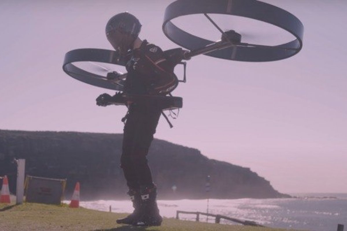 Empresa realiza 1º teste de mochila voadora