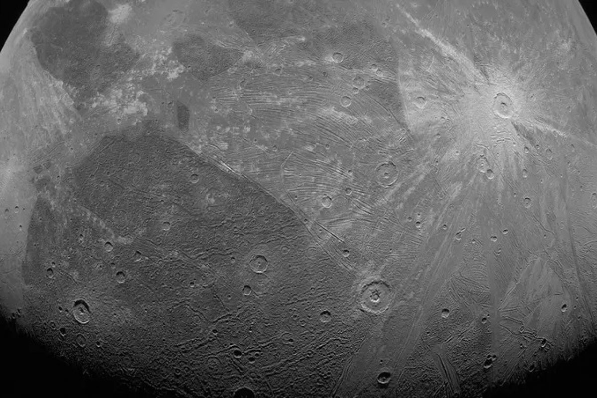 Sonda da Nasa registra primeiras imagens de lua de Júpiter