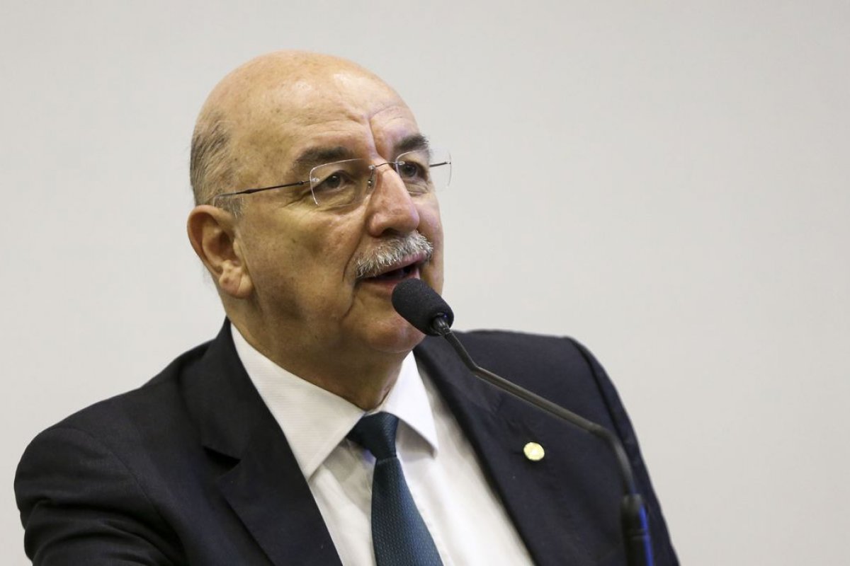 Osmar Terra e auditor do TCU suspeito de produzir nota sobre 'supernotificação' de mortes por Covid são convocados