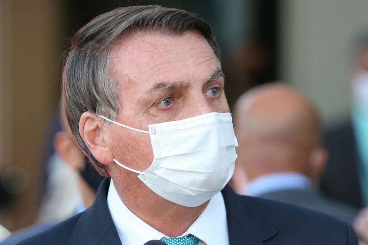 Bolsonaro volta a falar sobre risco de supernotificacão de mortes e cita TCU