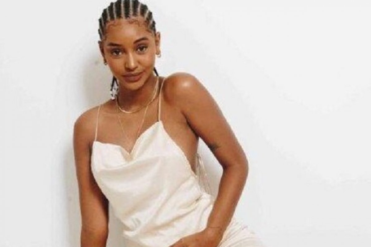 Farm vira alvo de críticas na internet após lançar "cupom de desconto" com nome de jovem morta