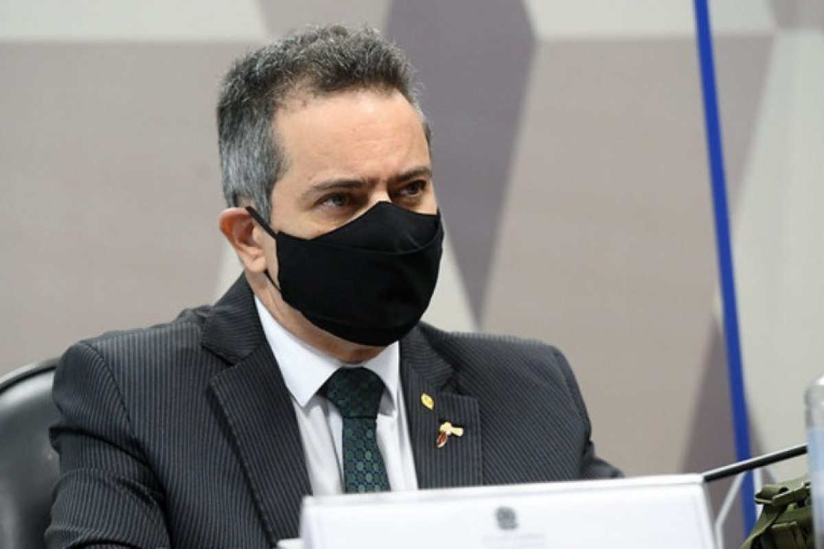 CPI da Pandemia: Elcio diz que AstraZeneca ofereceu tecnologia e era uma das mais avançadas na fase 3 de estudos clínicos