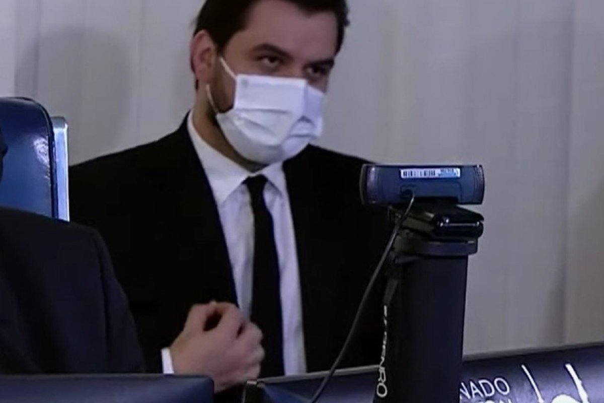 MPF apresenta denúncia contra assessor da Presidência por gesto racista no Senado