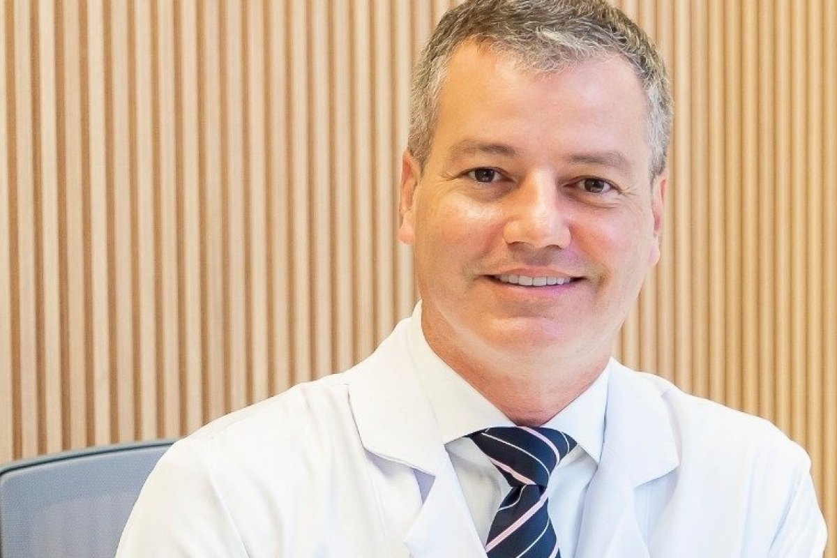 Referência em vídeo cirurgia ginecológica, Dr. Alexandre Silva e Silva fala da importância do uso de laparoscopia