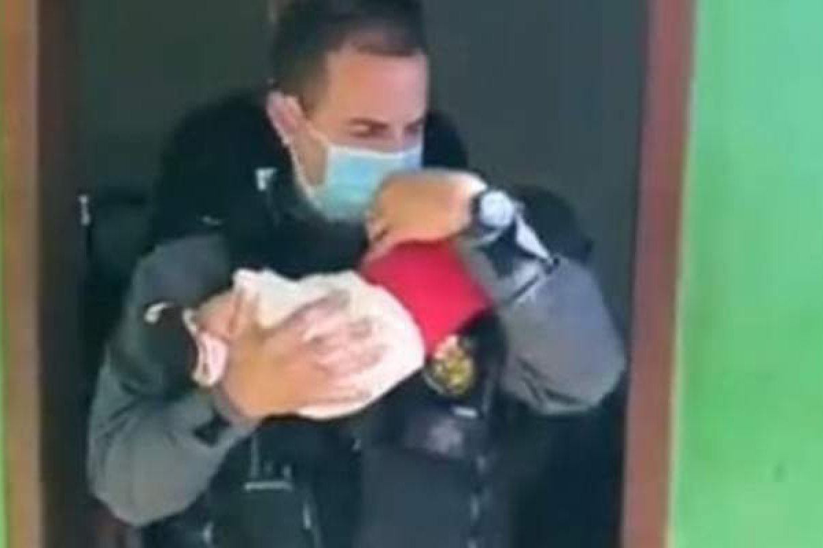 Mulher deixa recém-nascido como 'garantia' em local de tráfico de drogas