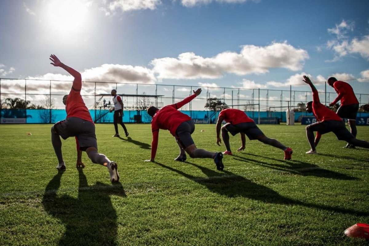 Na estreia de Ramon, Vitória tenta bater Internacional em Porto Alegre para avançar na Copa do Brasil