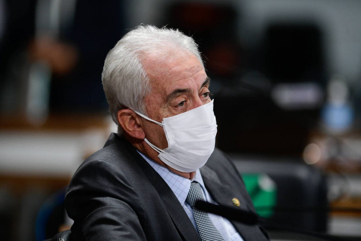 Otto publica documento que prova ensino em ortopedia na UFBA