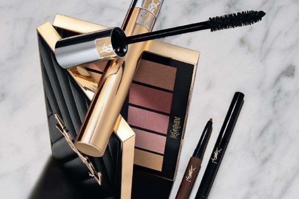 Yves Saint Laurent Beauté comemora a chegada da linha de maquiagem ao Brasil com live comandada por Hugo Gloss  