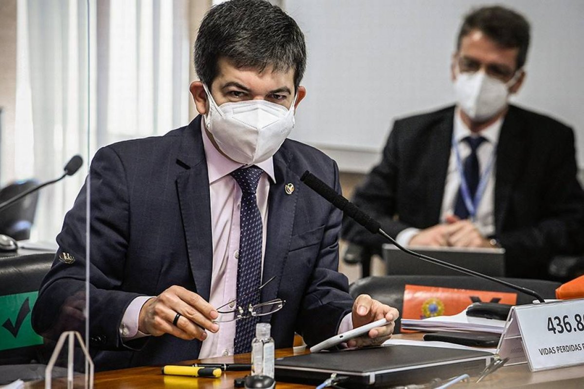 Randolfe quer convocar executivos para CPI e quebrar o sigilo de empresas ajudadas por Bolsonaro