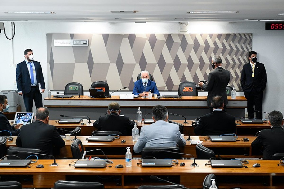 CPI da Covid aprova quebra de sigilos de Pazuello, Ernesto Araújo e de secretários do ministério da Saúde