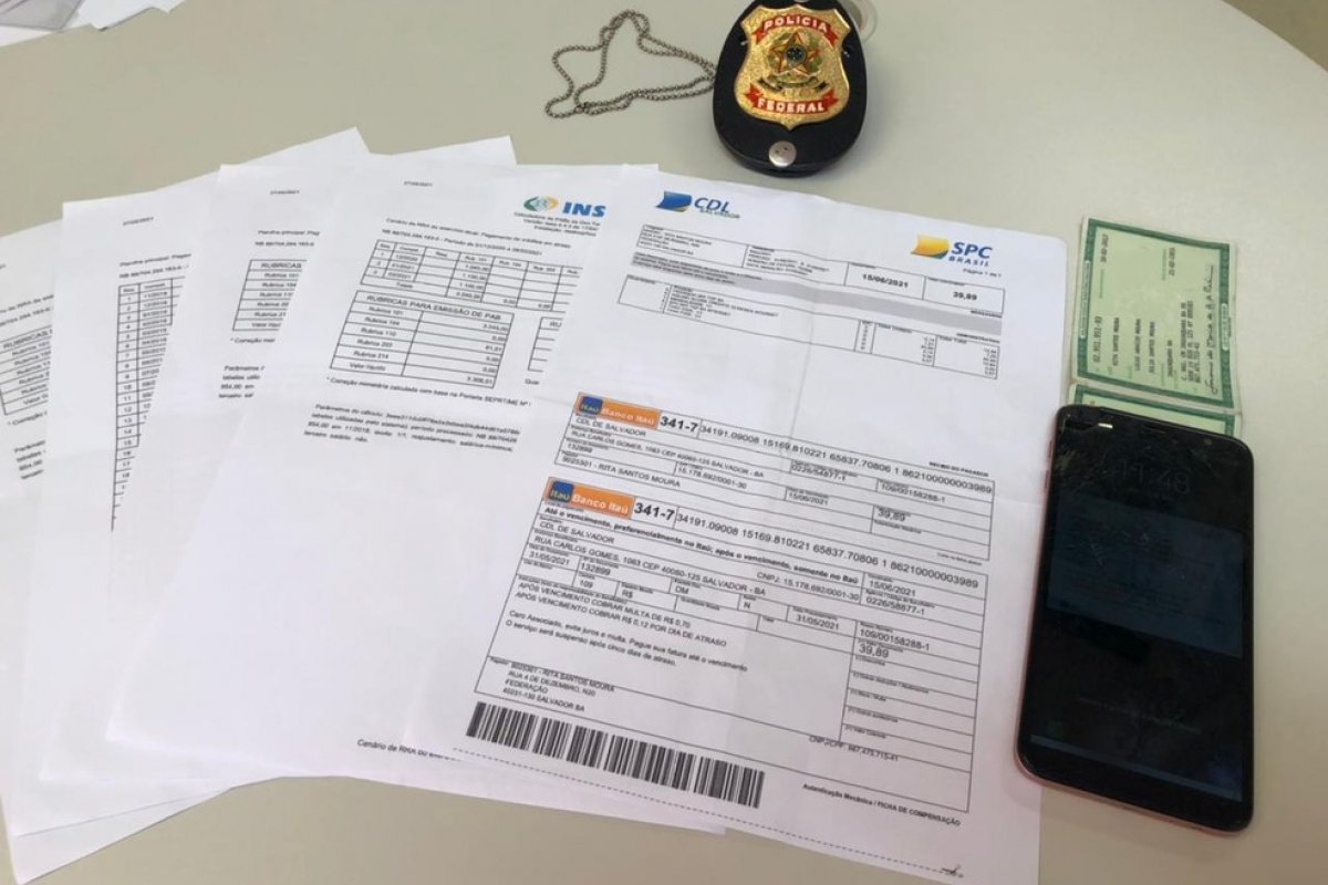 Dupla que usava idoso como "dublê" são presos ao tentar sacar cerca de R$ 30 mil do INSS em Salvador