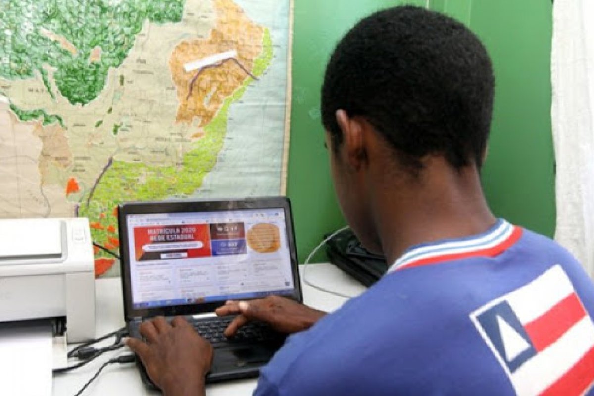 Segunda parcela do 'Bolsa Presença' é disponibilizado para famílias de alunos da rede estadual