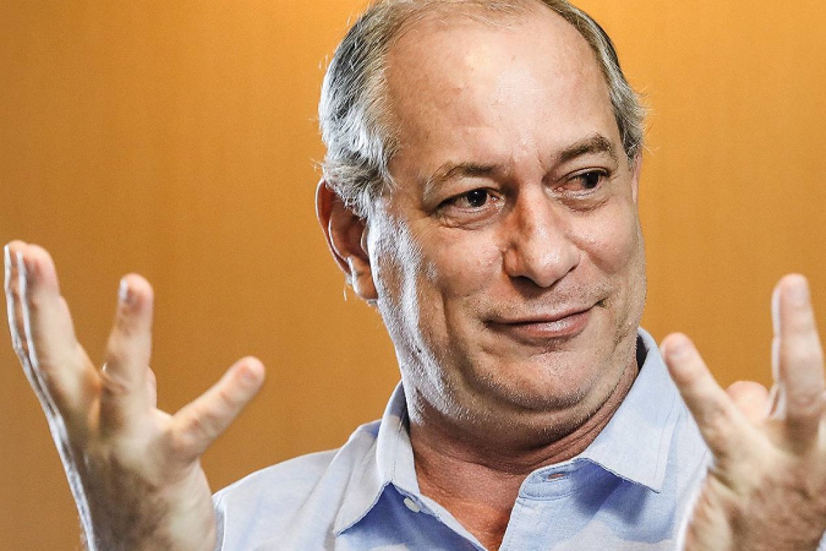 Vídeo: Ciro Gomes recebe orientação de ex-marqueteiro de Dilma