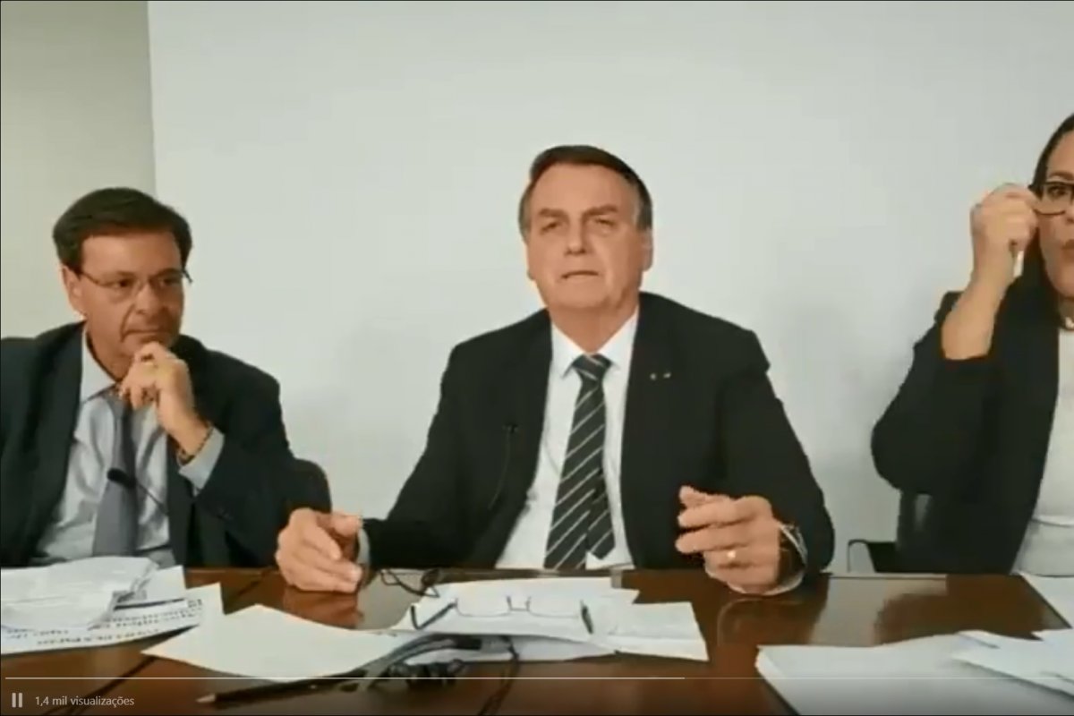 'Hipócrita de sunguinha apertadinha', diz Bolsonaro sobre João Dória