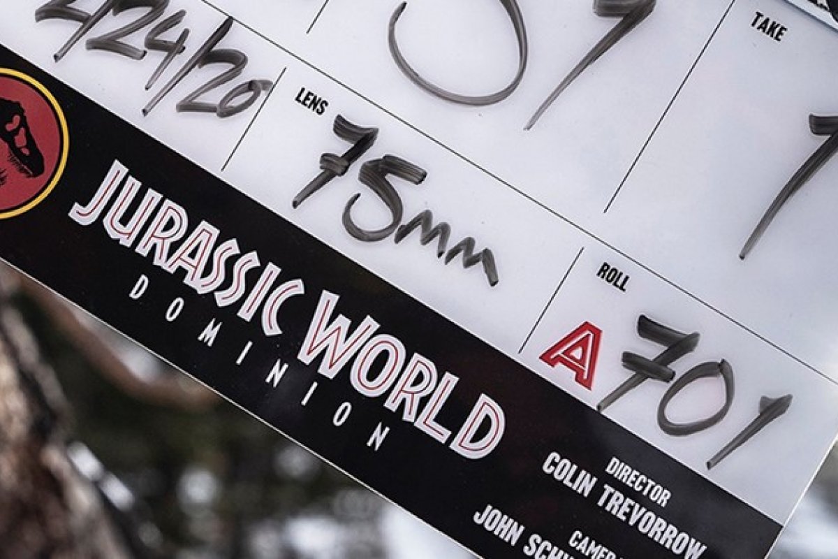 Jurassic World 3: cena revela dinossauro com pernas