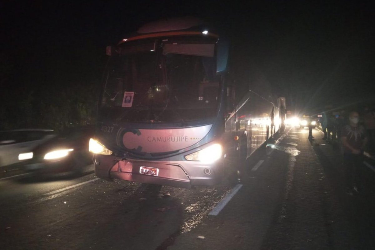 Acidente envolve três ônibus e um caminhão na BA-526