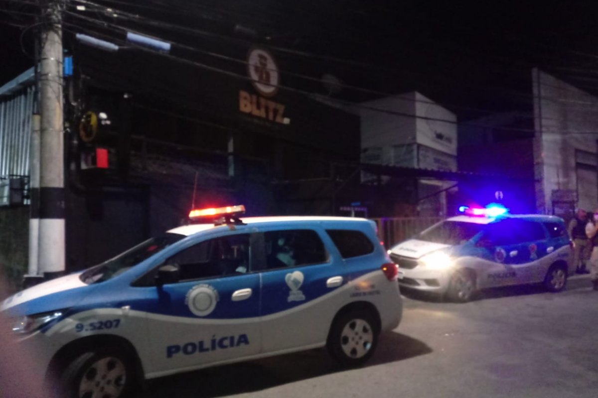 Lauro: polícia encerra festa com aglomeração e três estabelecimentos são interditados