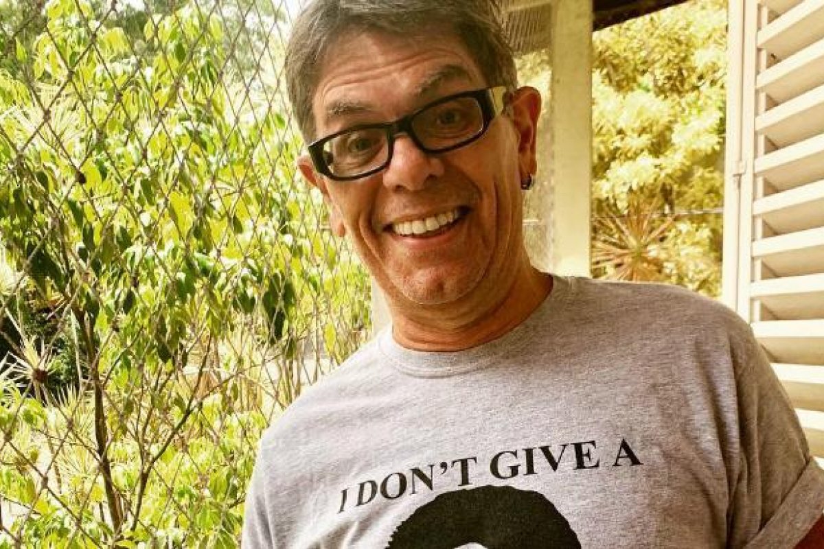 Cantor Roger Moreira é condenado a pagar R$ 100 mil para artista plástica