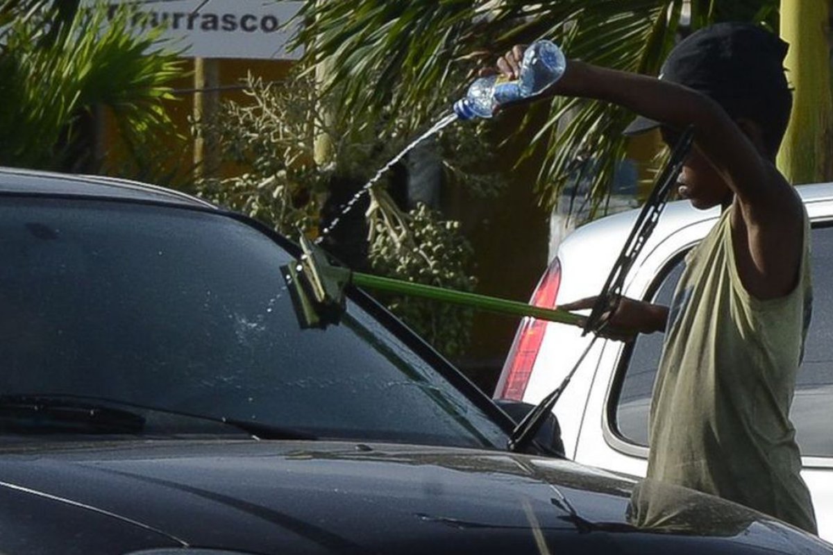 IBGE: meninos negros são maioria no trabalho infantil