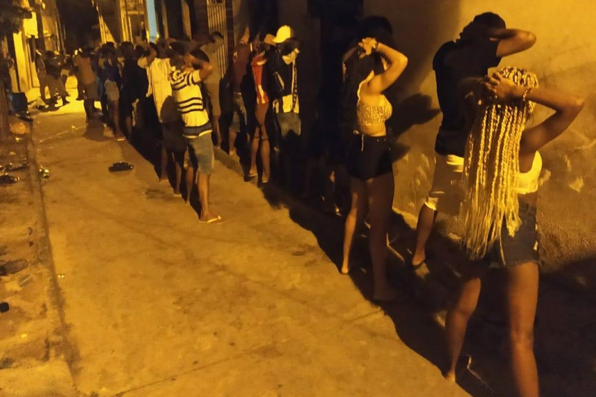 Lauro: polícia encerra festa 'paredão' com cerca de 150 pessoas