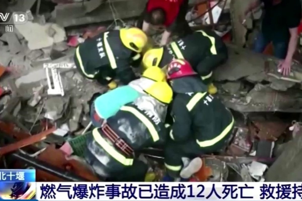 Explosão de gás em bairro residencial deixa 12 mortos na China