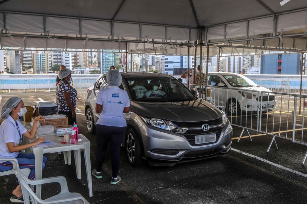 Salvador: vacinação será retomada na segunda (14) com antecipação da 2ª dose